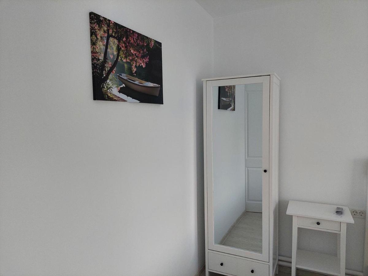 Vila De Pe Lac Amara Extérieur photo