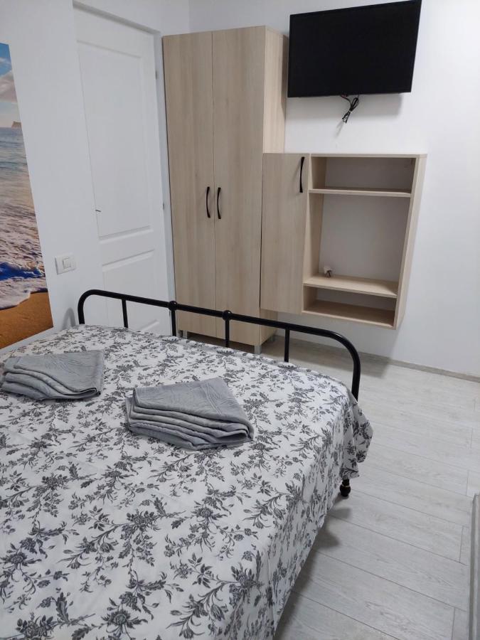 Vila De Pe Lac Amara Extérieur photo